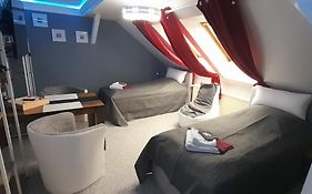 Best-Preis -VIP Lounge- mit Netflix, Self-Check-In, eBike Ladestation, Fahrradraum, WLAN und Netflix - direkt am Elberadweg im Herzen von Wittenberge